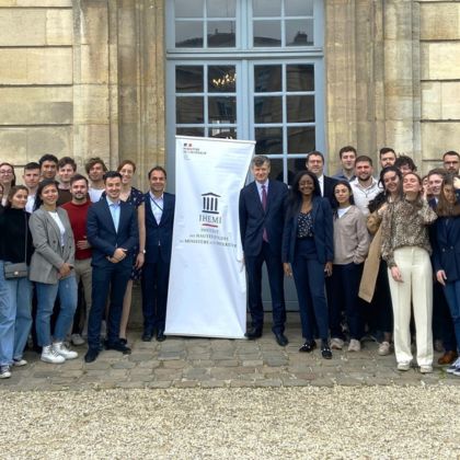Les étudiants spécialisés en sécurité économique ont reçu leur certificat à l'École Militaire de Paris Les étudiants spécialisés en sécurité économique ont reçu leur certificat à l'École Militaire de Paris