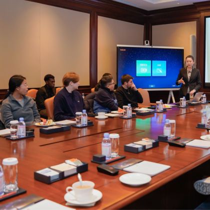 Suzhou : les étudiants à la rencontre des équipes R&D et RH de Huawei Suzhou : les étudiants à la rencontre des équipes R&D et RH de Huawei