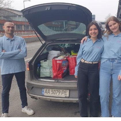 Alunos dos campi Grand Paris e Lille enviam comida para a Ucrânia Alunos dos campi Grand Paris e Lille enviam comida para a Ucrânia