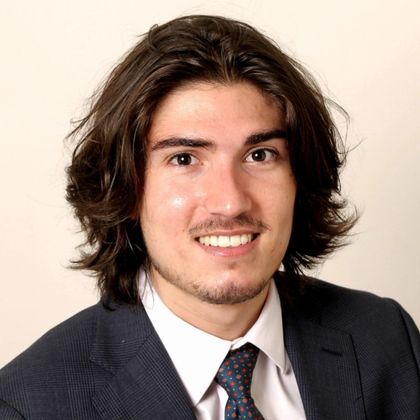 Matthieu, étudiant PGE et consultant en stratégie chez Renault Matthieu, étudiant PGE et consultant en stratégie chez Renault