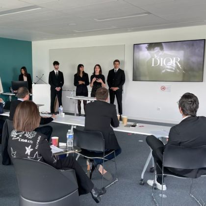 Os alunos do MSc Global Luxury and Management participam de um 'desafio de varejo' Os alunos do MSc Global Luxury and Management participam de um 'desafio de varejo'