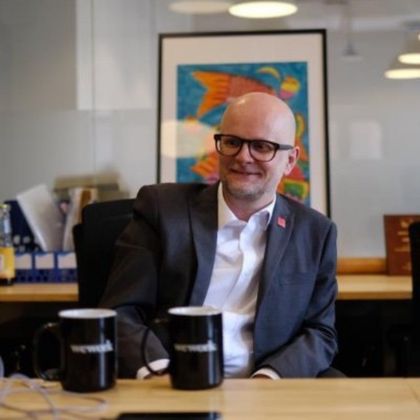 Simon Chadwick : un professeur au carrefour de l'économie, de la géopolitique et du sport Simon Chadwick : un professeur au carrefour de l'économie, de la géopolitique et du sport