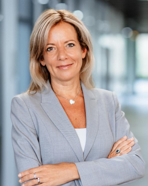 Bernadett KÖLES Bernadett KÖLES